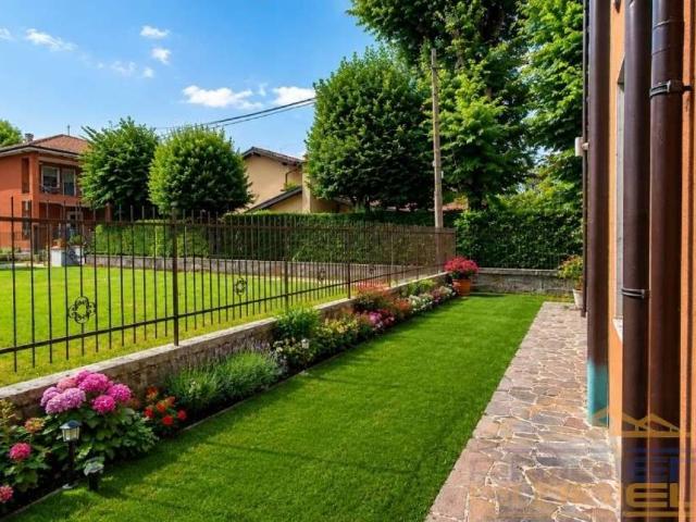 Appartamento in vendita a Osnago, Lombardia