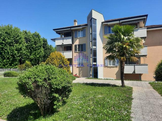 Appartamento in vendita a Osnago, Lombardia