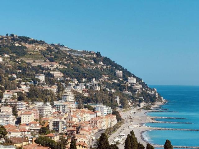 Appartamento in vendita a Ospedaletti, Liguria