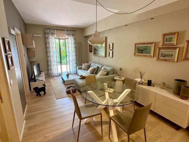 Appartamento in vendita a Padenghe Sul Garda, Brescia