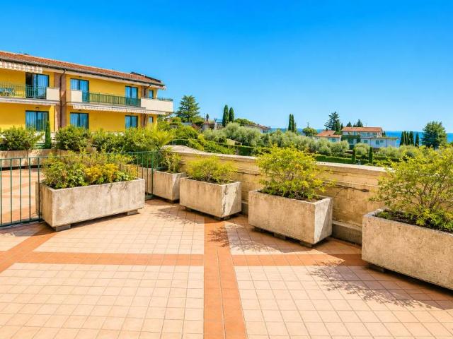 Appartamento in vendita a Padenghe Sul Garda, Lombardia