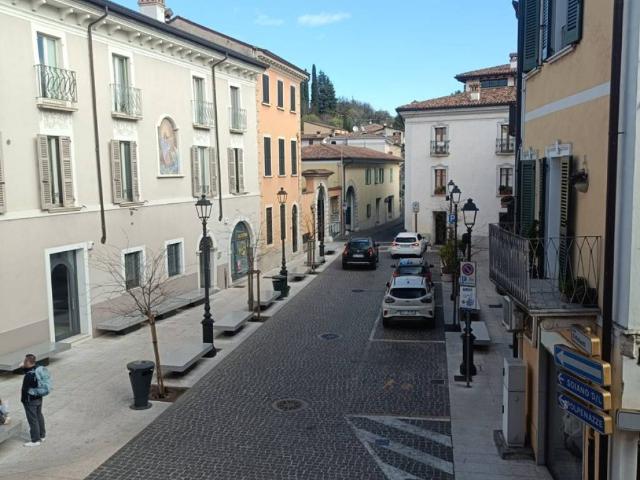 Appartamento in vendita a Padenghe Sul Garda, Lombardia