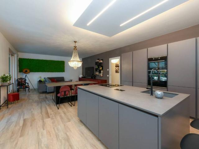 Appartamento in vendita a Padenghe Sul Garda, Lombardia