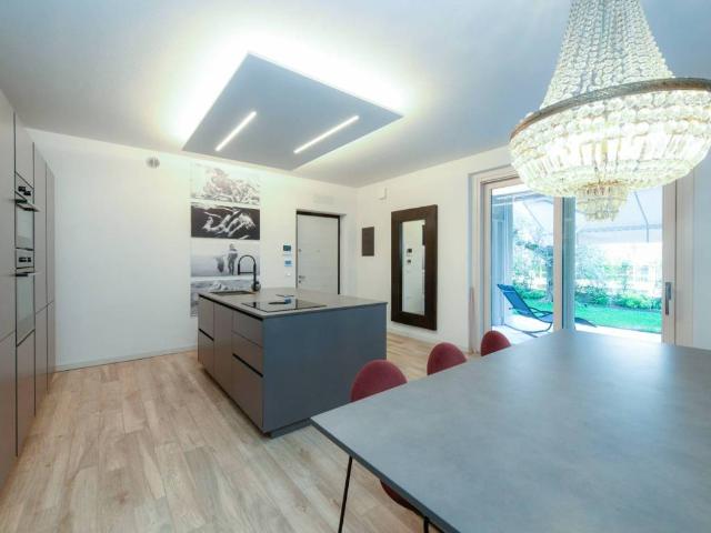 Appartamento in vendita a Padenghe Sul Garda, Lombardia
