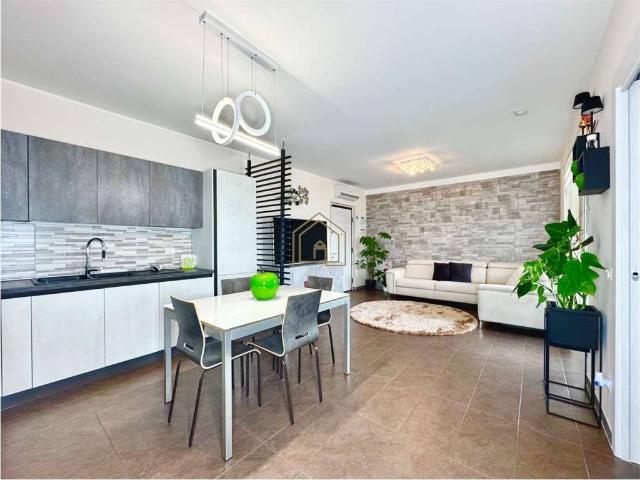 Appartamento in vendita a Padenghe Sul Garda, Brescia