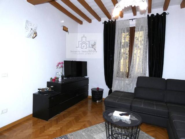 Appartamento in vendita a Parma Centro, Parma