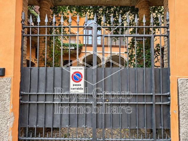 Appartamento in vendita a Parma Centro, Parma