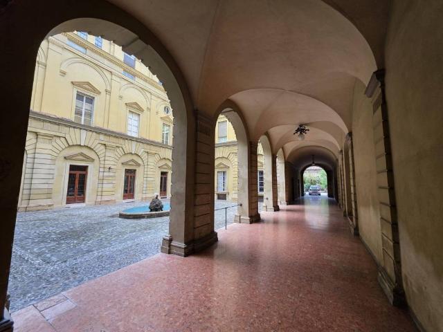 Appartamento in vendita a Parma Centro, Parma