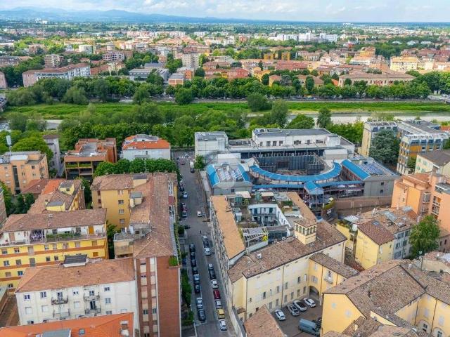 Appartamento in vendita a Parma Centro, Parma