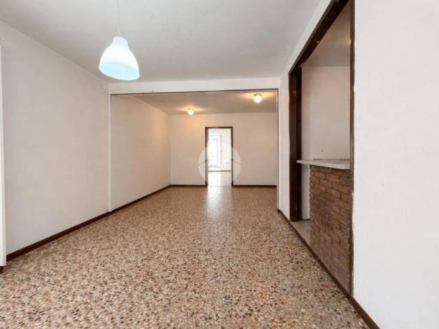 Appartamento in vendita a Parma Centro, Parma