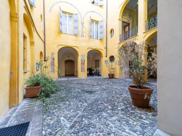 Appartamento in vendita a Parma Centro, Parma