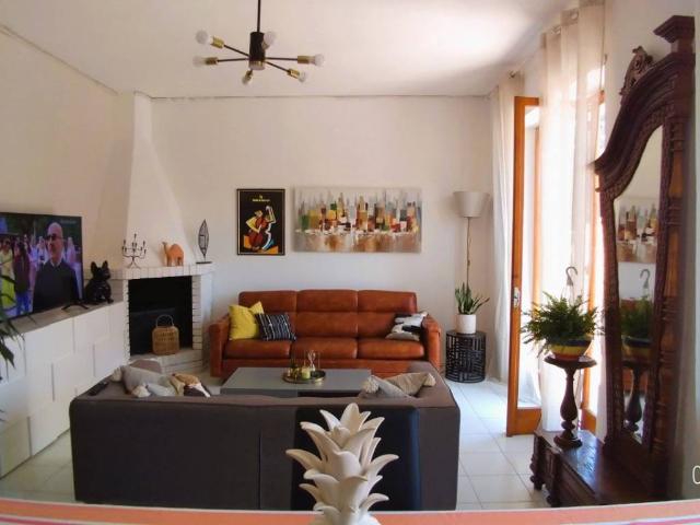 Appartamento in vendita a Passignano Sul Trasimeno, Umbria