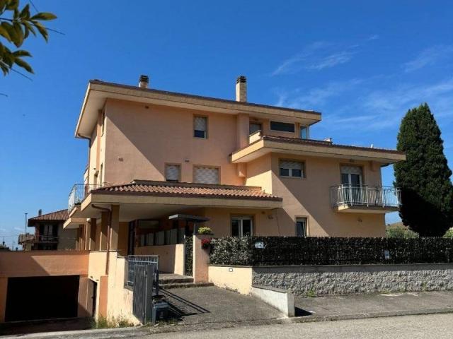 Appartamento in vendita a Passignano Sul Trasimeno, Umbria