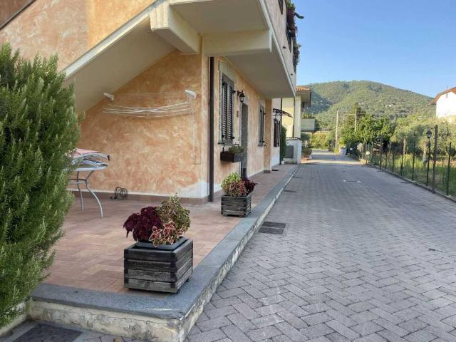 Appartamento in vendita a Cerqueto, Passignano Sul Trasimeno
