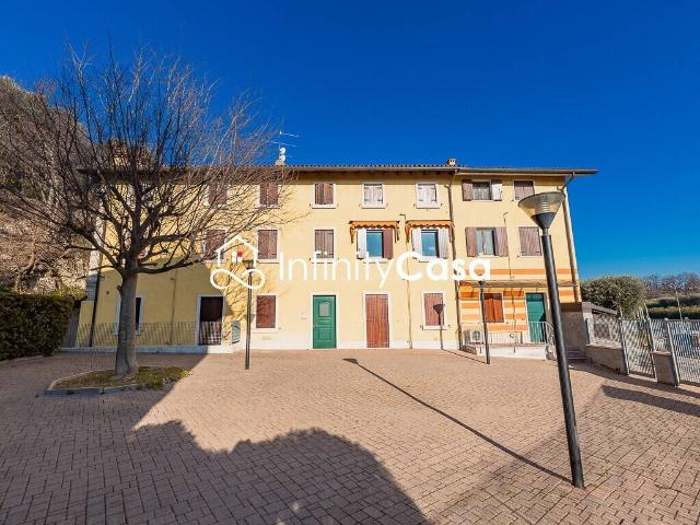 Appartamento in vendita a Pastrengo, Veneto