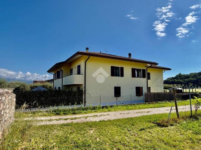 Appartamento in vendita a Pastrengo, Veneto