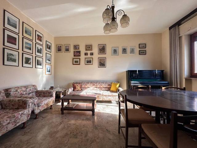 Appartamento in vendita a Pavia, Lombardia