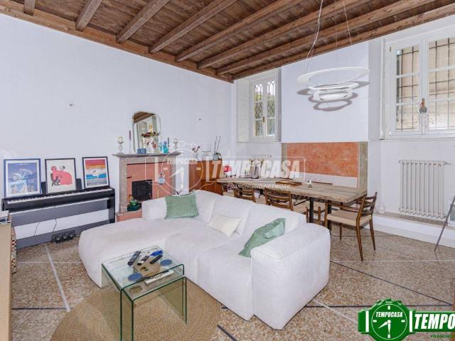 Appartamento in vendita a Pavia, Lombardia