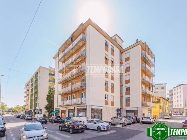 Appartamento in vendita a Pavia, Lombardia