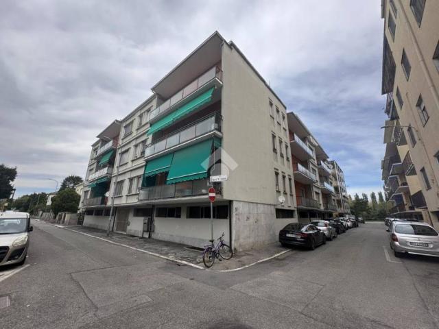 Appartamento in vendita a Pavia, Lombardia