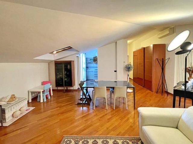 Appartamento in vendita a Pavia, Lombardia