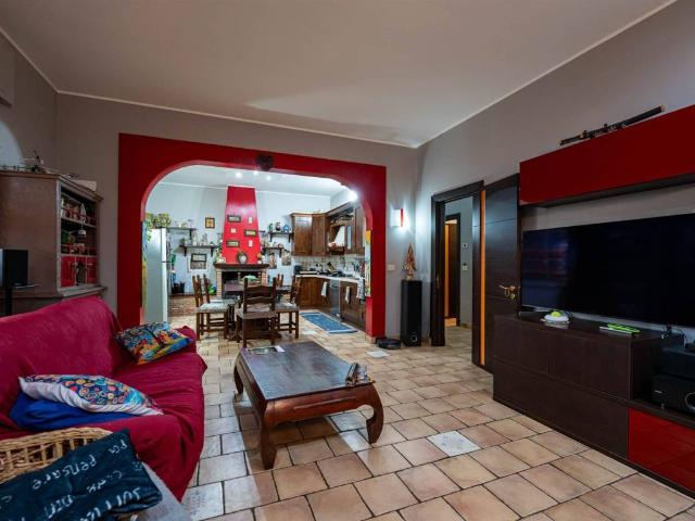 Appartamento in vendita a Pedara, Catania