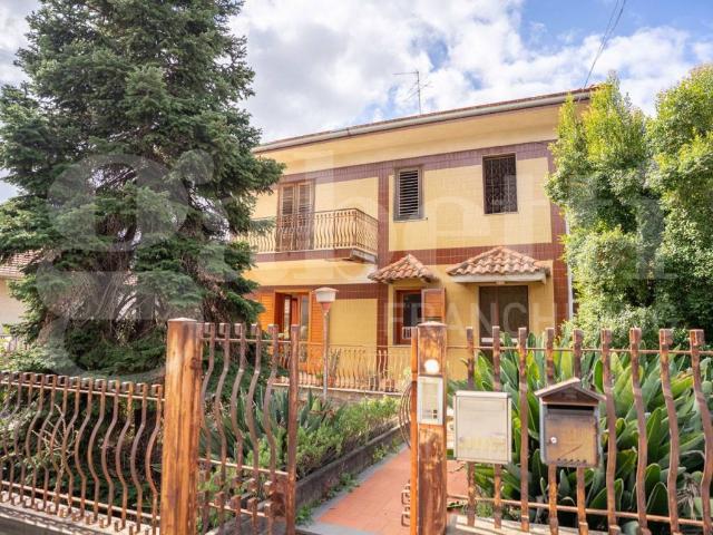 Appartamento in vendita a Pedara, Catania