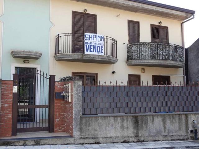 Appartamento in vendita a Pedara, Catania