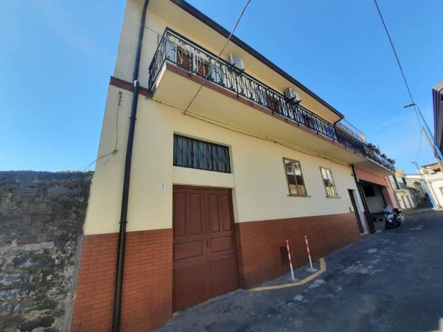 Appartamento in vendita a Pedara, Catania