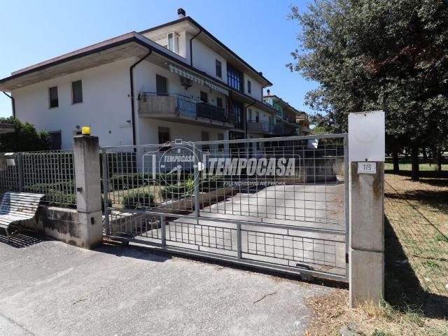 Appartamento in vendita a Valdaso, Marche