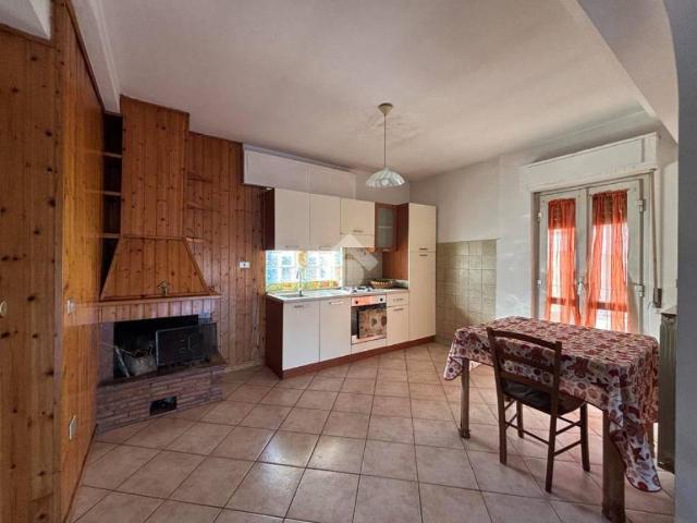 Appartamento in vendita a Basciano, Teramo