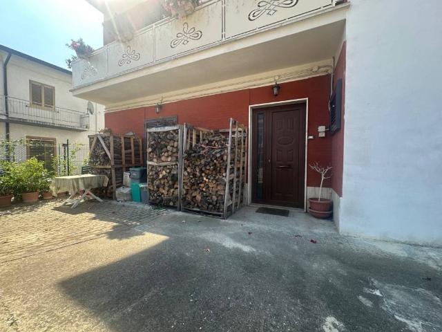 Appartamento in vendita a Basciano, Abruzzo