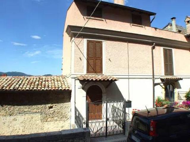 Appartamento in vendita a Pereto, Abruzzo