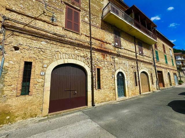 Appartamento in vendita a Pereto, Abruzzo