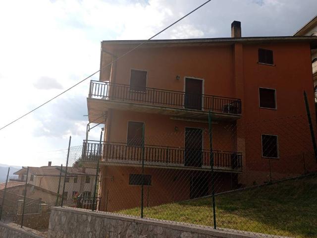 Appartamento in vendita a Pereto, Abruzzo