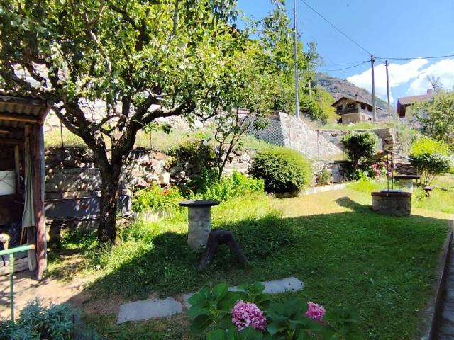 Appartamento in vendita a Perloz, Aosta