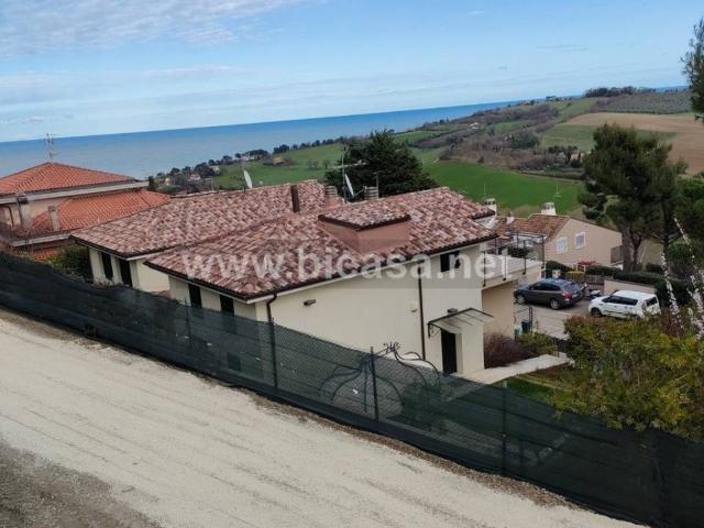 Appartamento in vendita a Pesaro, Pesaro E Urbino