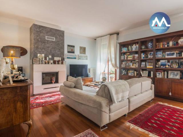 Appartamento in vendita a Pesaro, Pesaro E Urbino