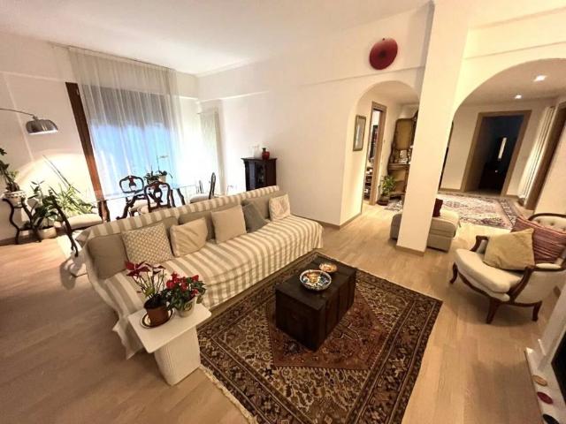 Appartamento in vendita a Pesaro, Pesaro E Urbino