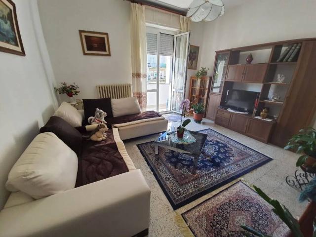 Appartamento in vendita a Pesaro, Pesaro E Urbino