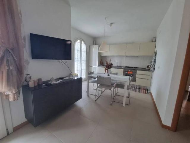 Appartamento in vendita a Pesaro, Pesaro E Urbino