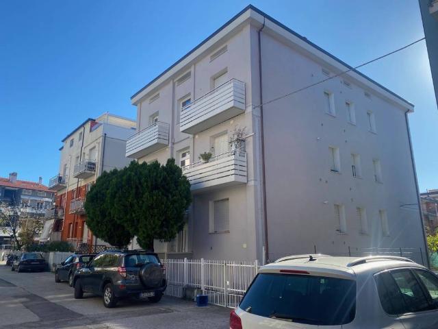 Appartamento in vendita a Pesaro, Pesaro E Urbino