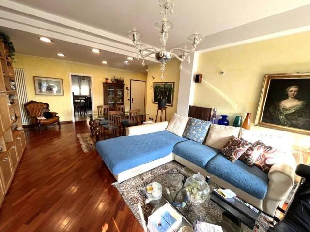 Appartamento in vendita a Pesaro, Pesaro E Urbino