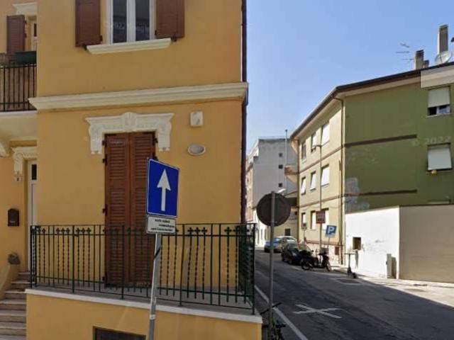 Appartamento in vendita a Pesaro, Pesaro E Urbino
