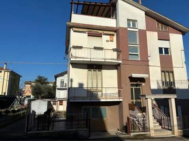 Appartamento in vendita a Case Bruciate, Marche