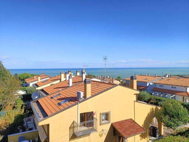 Appartamento in vendita a Pesaro, Pesaro E Urbino