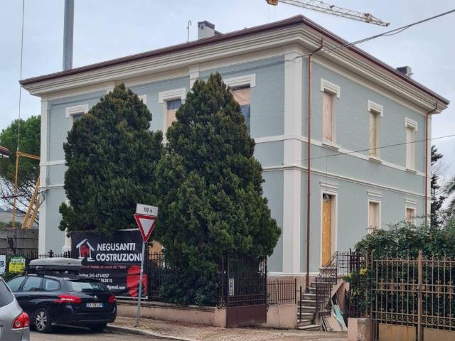 Appartamento in vendita a Centro Storico, Marche
