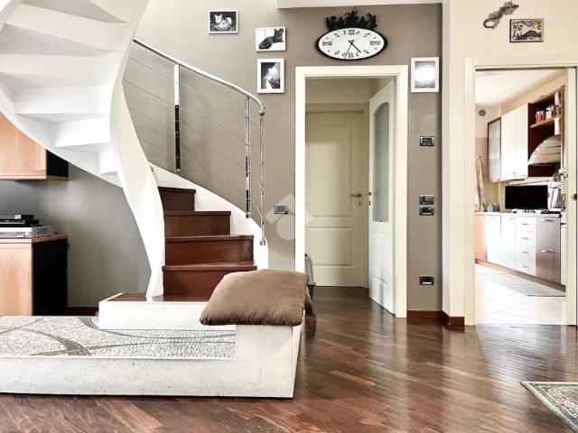 Appartamento in vendita a Pesaro, Pesaro E Urbino