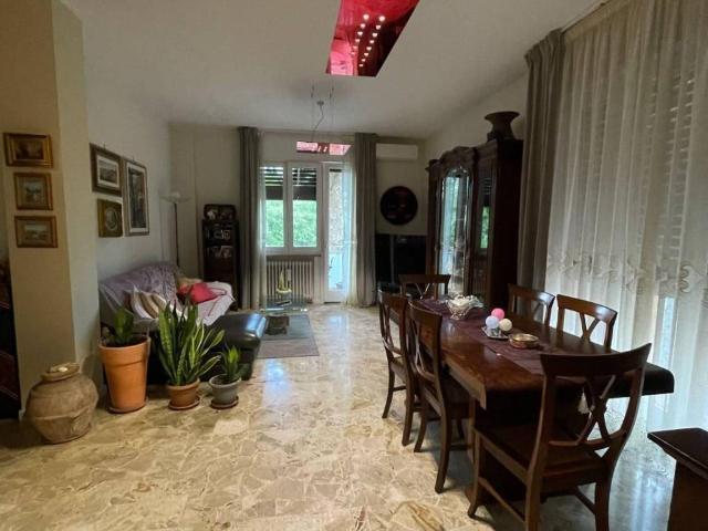 Appartamento in vendita a Pesaro, Pesaro E Urbino