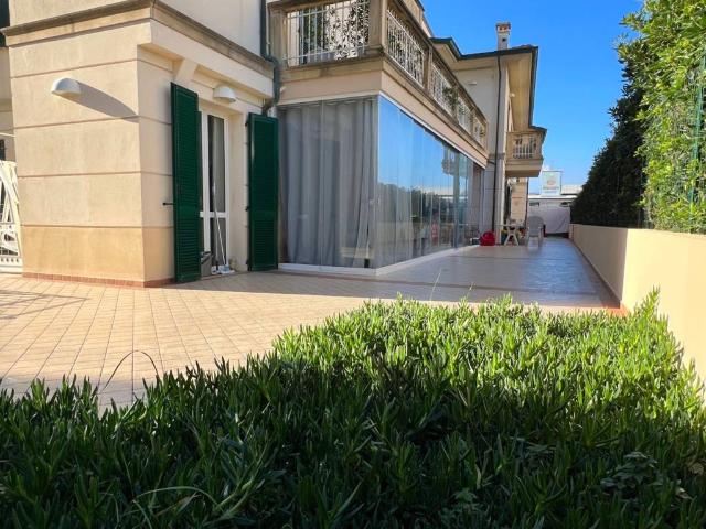 Appartamento in vendita a Pesaro, Pesaro E Urbino